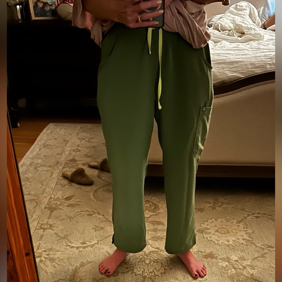 Figs Fern Green scrub pants size L petite - Picture 6 of 7